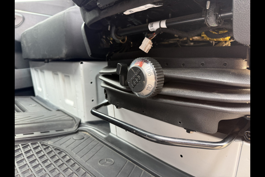 Mercedes-Benz Sprinter 319 3.0 V6 L2H2 10-Inch MBUX Navigatie Climate Control Cruise Control 3,5 Trekhaak Oprijplaat