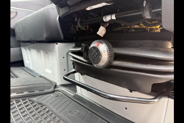 Mercedes-Benz Sprinter 319 3.0 V6 L2H2 10-Inch MBUX Navigatie Climate Control Cruise Control 3,5 Trekhaak Oprijplaat