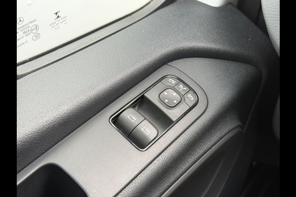 Mercedes-Benz Sprinter 319 3.0 V6 L2H2 10-Inch MBUX Navigatie Climate Control Cruise Control 3,5 Trekhaak Oprijplaat
