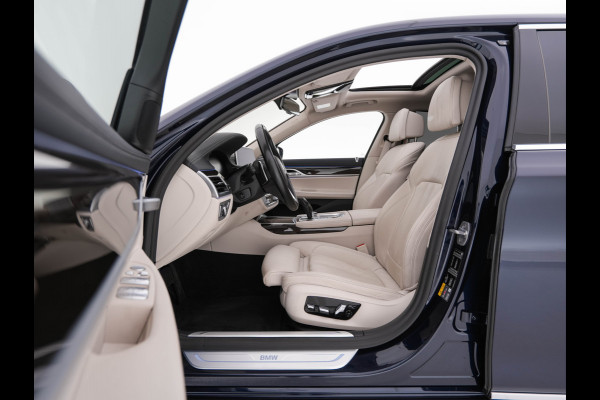 BMW 7 Serie 745Le (Plug-in) (INCL-BTW) *PANO | LEATHER | FULL-LED | HEAD-UP | BLINDSPOT | MEMORY-PACK | DIGI-COCKPIT | KEYLESS | DAB+ | CAMERA | HEATED-COMFORTSEATS | AMBIENTLIGHT | CARPLAY | SHIFTPADDLES | 18''ALU*