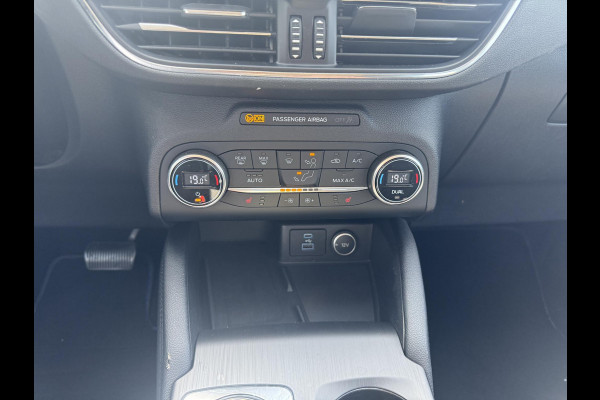 Ford Kuga 2.5 PHEV Titanium 225pk Stoelverwarming | Navigatie | 18 inch velgen | All season banden