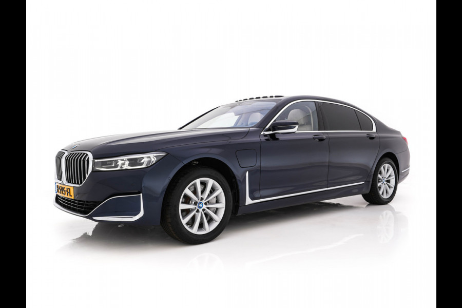 BMW 7 Serie 745Le (Plug-in) (INCL-BTW) *PANO | LEATHER | FULL-LED | HEAD-UP | BLINDSPOT | MEMORY-PACK | DIGI-COCKPIT | KEYLESS | DAB+ | CAMERA | HEATED-COMFORTSEATS | AMBIENTLIGHT | CARPLAY | SHIFTPADDLES | 18''ALU*