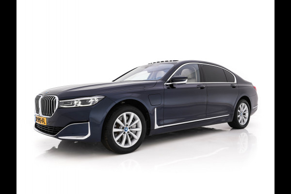 BMW 7 Serie 745Le (Plug-in) (INCL-BTW) *PANO | LEATHER | FULL-LED | HEAD-UP | BLINDSPOT | MEMORY-PACK | DIGI-COCKPIT | KEYLESS | DAB+ | CAMERA | HEATED-COMFORTSEATS | AMBIENTLIGHT | CARPLAY | SHIFTPADDLES | 18''ALU*