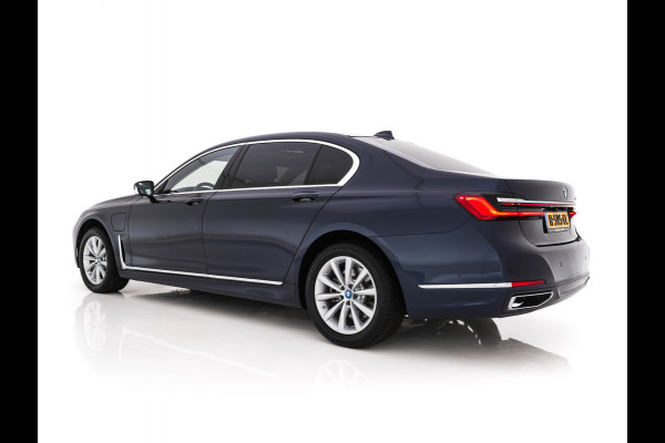 BMW 7 Serie 745Le (Plug-in) (INCL-BTW) *PANO | LEATHER | FULL-LED | HEAD-UP | BLINDSPOT | MEMORY-PACK | DIGI-COCKPIT | KEYLESS | DAB+ | CAMERA | HEATED-COMFORTSEATS | AMBIENTLIGHT | CARPLAY | SHIFTPADDLES | 18''ALU*