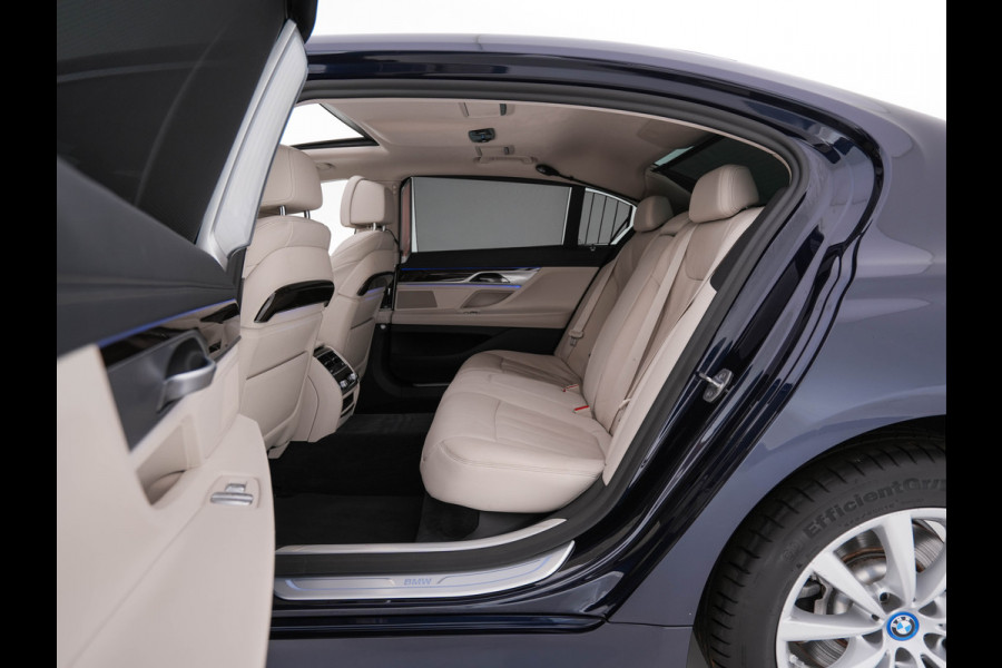 BMW 7 Serie 745Le (Plug-in) (INCL-BTW) *PANO | LEATHER | FULL-LED | HEAD-UP | BLINDSPOT | MEMORY-PACK | DIGI-COCKPIT | KEYLESS | DAB+ | CAMERA | HEATED-COMFORTSEATS | AMBIENTLIGHT | CARPLAY | SHIFTPADDLES | 18''ALU*