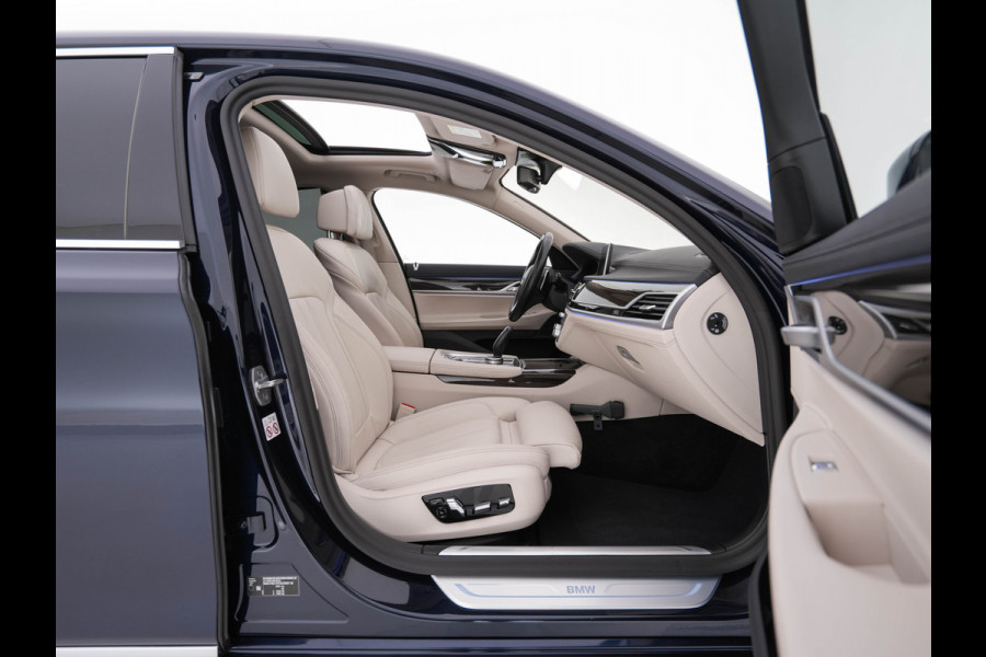 BMW 7 Serie 745Le (Plug-in) (INCL-BTW) *PANO | LEATHER | FULL-LED | HEAD-UP | BLINDSPOT | MEMORY-PACK | DIGI-COCKPIT | KEYLESS | DAB+ | CAMERA | HEATED-COMFORTSEATS | AMBIENTLIGHT | CARPLAY | SHIFTPADDLES | 18''ALU*