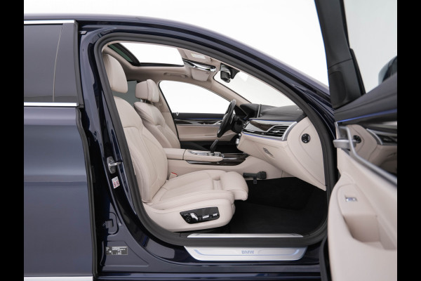 BMW 7 Serie 745Le (Plug-in) (INCL-BTW) *PANO | LEATHER | FULL-LED | HEAD-UP | BLINDSPOT | MEMORY-PACK | DIGI-COCKPIT | KEYLESS | DAB+ | CAMERA | HEATED-COMFORTSEATS | AMBIENTLIGHT | CARPLAY | SHIFTPADDLES | 18''ALU*