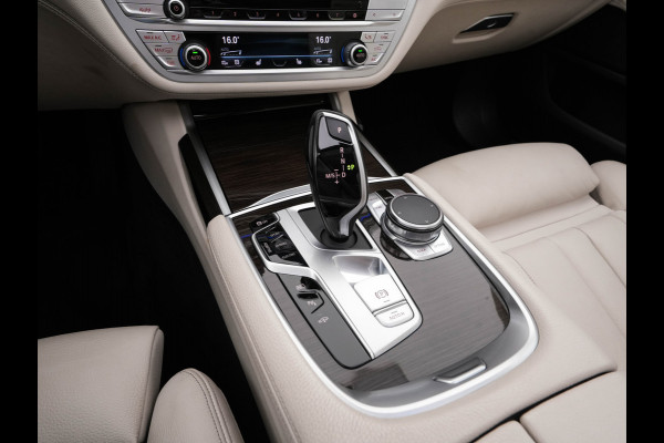 BMW 7 Serie 745Le (Plug-in) (INCL-BTW) *PANO | LEATHER | FULL-LED | HEAD-UP | BLINDSPOT | MEMORY-PACK | DIGI-COCKPIT | KEYLESS | DAB+ | CAMERA | HEATED-COMFORTSEATS | AMBIENTLIGHT | CARPLAY | SHIFTPADDLES | 18''ALU*
