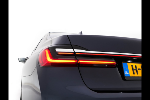 BMW 7 Serie 745Le (Plug-in) (INCL-BTW) *PANO | LEATHER | FULL-LED | HEAD-UP | BLINDSPOT | MEMORY-PACK | DIGI-COCKPIT | KEYLESS | DAB+ | CAMERA | HEATED-COMFORTSEATS | AMBIENTLIGHT | CARPLAY | SHIFTPADDLES | 18''ALU*