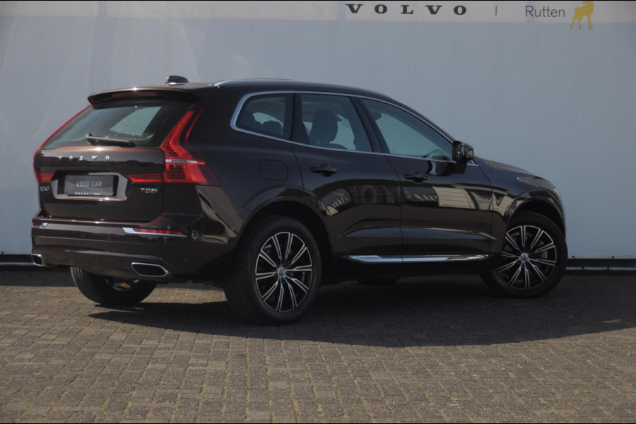 Volvo XC60 T8 390PK Automaat Recharge AWD Inscription / Head up display / Leer dashboard / Trekhaak / BLIS / Adaptieve cruise control / Panoramadak / Apple carplay / Parkeersensoren met camera / Elektrische achterklep / Elektrische stoelen met geheugen / Stoel en stuurwielverwarming