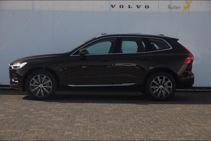 Volvo XC60 T8 390PK Automaat Recharge AWD Inscription / Head up display / Leer dashboard / Trekhaak / BLIS / Adaptieve cruise control / Panoramadak / Apple carplay / Parkeersensoren met camera / Elektrische achterklep / Elektrische stoelen met geheugen / Stoel en stuurwielverwarming