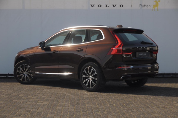 Volvo XC60 T8 390PK Automaat Recharge AWD Inscription / Head up display / Leer dashboard / Trekhaak / BLIS / Adaptieve cruise control / Panoramadak / Apple carplay / Parkeersensoren met camera / Elektrische achterklep / Elektrische stoelen met geheugen / Stoel en stuurwielverwarming