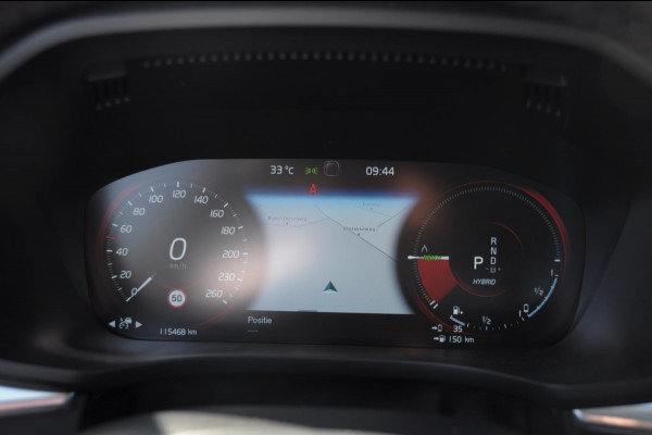 Volvo XC60 T8 390PK Automaat Recharge AWD Inscription / Head up display / Leer dashboard / Trekhaak / BLIS / Adaptieve cruise control / Panoramadak / Apple carplay / Parkeersensoren met camera / Elektrische achterklep / Elektrische stoelen met geheugen / Stoel en stuurwielverwarming