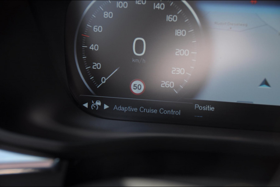 Volvo XC60 T8 390PK Automaat Recharge AWD Inscription / Head up display / Leer dashboard / Trekhaak / BLIS / Adaptieve cruise control / Panoramadak / Apple carplay / Parkeersensoren met camera / Elektrische achterklep / Elektrische stoelen met geheugen / Stoel en stuurwielverwarming
