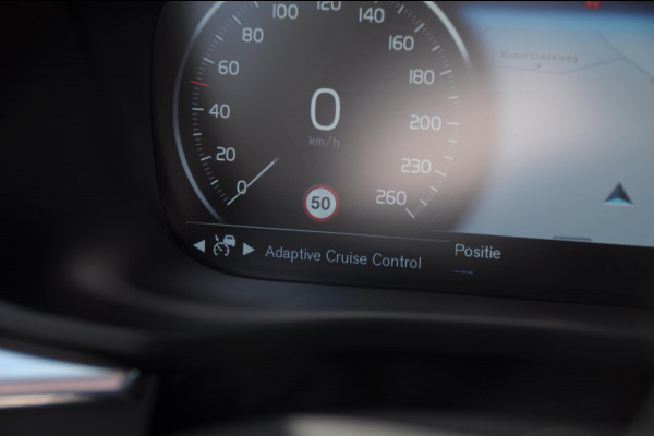 Volvo XC60 T8 390PK Automaat Recharge AWD Inscription / Head up display / Leer dashboard / Trekhaak / BLIS / Adaptieve cruise control / Panoramadak / Apple carplay / Parkeersensoren met camera / Elektrische achterklep / Elektrische stoelen met geheugen / Stoel en stuurwielverwarming