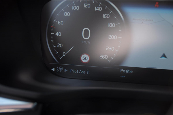 Volvo XC60 T8 390PK Automaat Recharge AWD Inscription / Head up display / Leer dashboard / Trekhaak / BLIS / Adaptieve cruise control / Panoramadak / Apple carplay / Parkeersensoren met camera / Elektrische achterklep / Elektrische stoelen met geheugen / Stoel en stuurwielverwarming