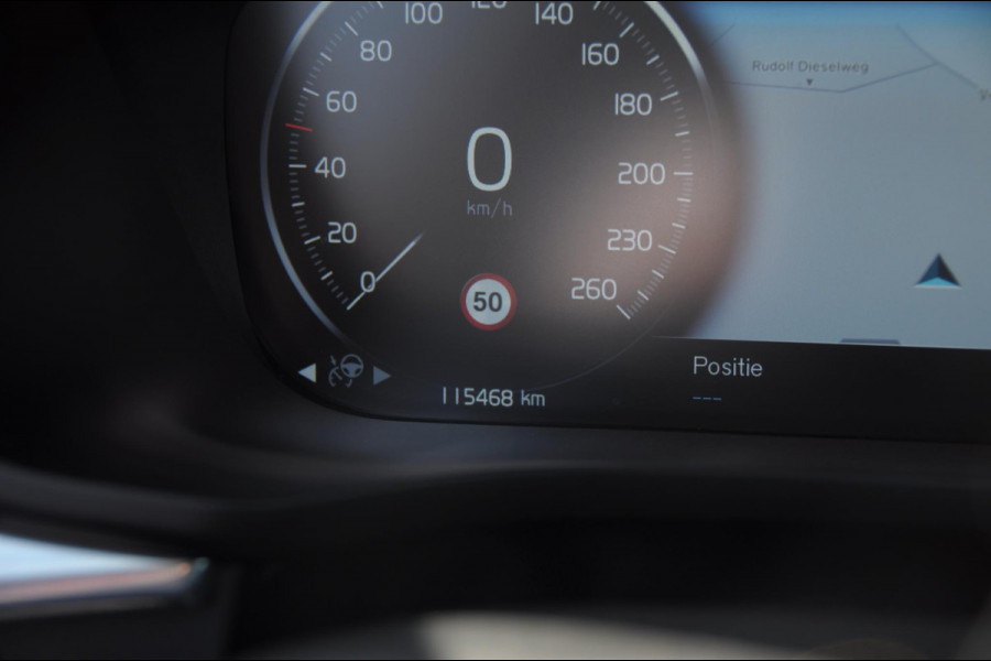 Volvo XC60 T8 390PK Automaat Recharge AWD Inscription / Head up display / Leer dashboard / Trekhaak / BLIS / Adaptieve cruise control / Panoramadak / Apple carplay / Parkeersensoren met camera / Elektrische achterklep / Elektrische stoelen met geheugen / Stoel en stuurwielverwarming