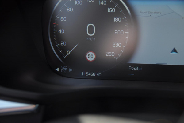 Volvo XC60 T8 390PK Automaat Recharge AWD Inscription / Head up display / Leer dashboard / Trekhaak / BLIS / Adaptieve cruise control / Panoramadak / Apple carplay / Parkeersensoren met camera / Elektrische achterklep / Elektrische stoelen met geheugen / Stoel en stuurwielverwarming