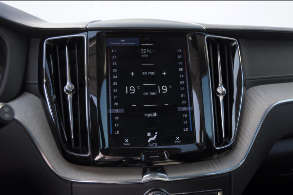 Volvo XC60 T8 390PK Automaat Recharge AWD Inscription / Head up display / Leer dashboard / Trekhaak / BLIS / Adaptieve cruise control / Panoramadak / Apple carplay / Parkeersensoren met camera / Elektrische achterklep / Elektrische stoelen met geheugen / Stoel en stuurwielverwarming