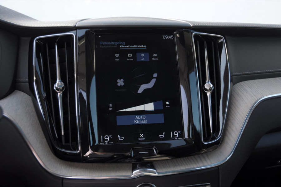 Volvo XC60 T8 390PK Automaat Recharge AWD Inscription / Head up display / Leer dashboard / Trekhaak / BLIS / Adaptieve cruise control / Panoramadak / Apple carplay / Parkeersensoren met camera / Elektrische achterklep / Elektrische stoelen met geheugen / Stoel en stuurwielverwarming