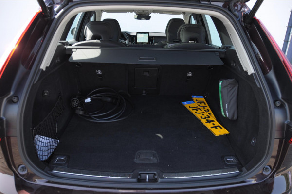 Volvo XC60 T6 350PK Automaat AWD Plus Dark / Trekhaak / BLIS / Adaptieve cruise control / Panoramadak / Apple carplay / Parkeersensoren met camera / Elektrische achterklep / Elektrische stoelen met geheugen / Stoel en stuurwielverwarming