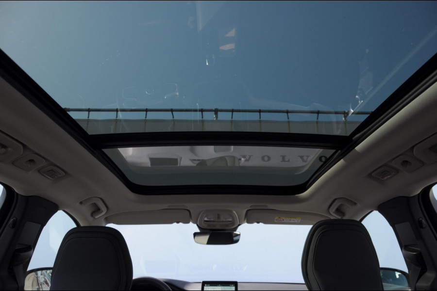Volvo XC60 T6 350PK Automaat AWD Plus Dark / Trekhaak / BLIS / Adaptieve cruise control / Panoramadak / Apple carplay / Parkeersensoren met camera / Elektrische achterklep / Elektrische stoelen met geheugen / Stoel en stuurwielverwarming