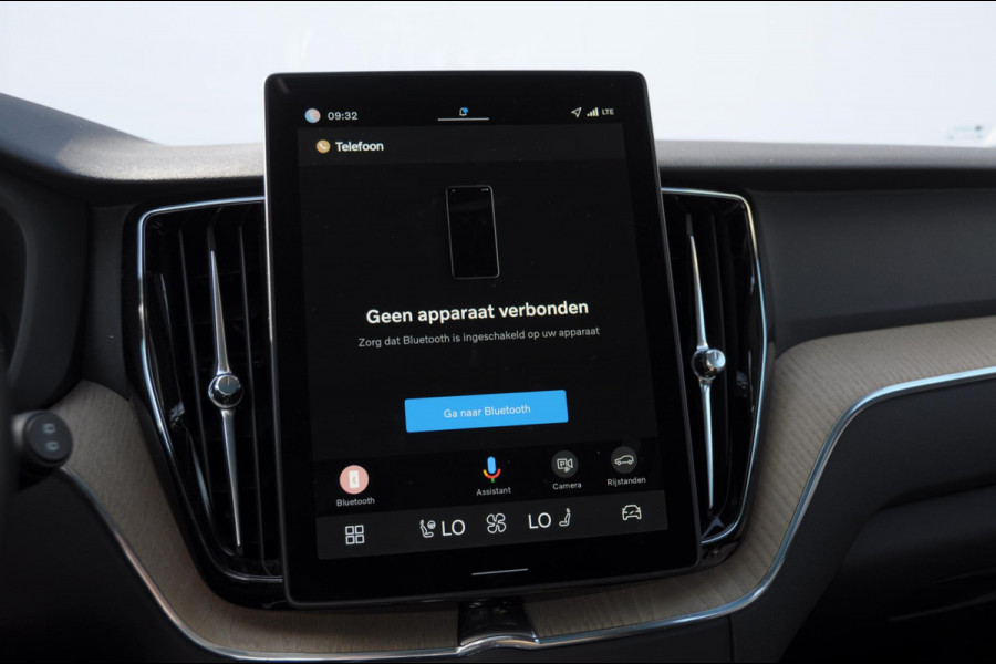 Volvo XC60 T6 350PK Automaat AWD Plus Dark / Trekhaak / BLIS / Adaptieve cruise control / Panoramadak / Apple carplay / Parkeersensoren met camera / Elektrische achterklep / Elektrische stoelen met geheugen / Stoel en stuurwielverwarming