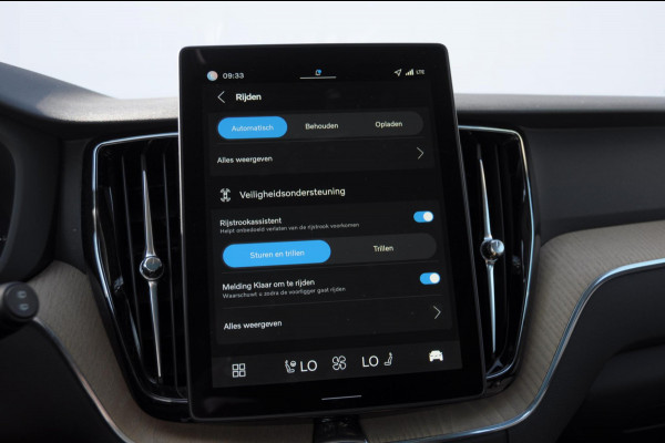 Volvo XC60 T6 350PK Automaat AWD Plus Dark / Trekhaak / BLIS / Adaptieve cruise control / Panoramadak / Apple carplay / Parkeersensoren met camera / Elektrische achterklep / Elektrische stoelen met geheugen / Stoel en stuurwielverwarming