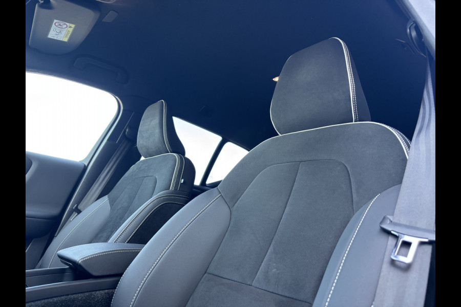 Volvo XC40 1.5 T4 Plug-in hybrid Plus Dark | Zwenkbare trekhaak | Adaptieve cruise | Memory | Haman Kardon | Blis |