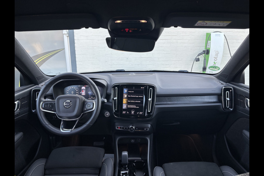 Volvo XC40 1.5 T4 Plug-in hybrid Plus Dark | Zwenkbare trekhaak | Adaptieve cruise | Memory | Haman Kardon | Blis |