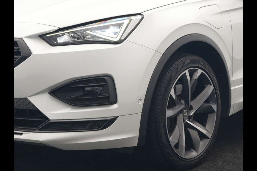 Seat Tarraco 1.4 TSI e-Hybrid FR PHEV 245pk Dealer O.H | Trekhaak Af Fabriek | Panodak | 360 Camera | Adaptive Cruise | Sportstoelen Memory & Verwarmd | BLIS | Apple Carplay | Travel Assist | Keyless | Navigatie | Virtual | DAB | 20" L.M | Plug In Hybrid |