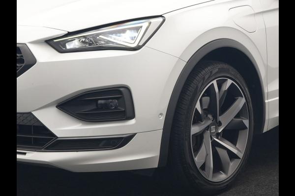 Seat Tarraco 1.4 TSI e-Hybrid FR PHEV 245pk Dealer O.H | Trekhaak Af Fabriek | Panodak | 360 Camera | Adaptive Cruise | Sportstoelen Memory & Verwarmd | BLIS | Apple Carplay | Travel Assist | Keyless | Navigatie | Virtual | DAB | 20" L.M | Plug In Hybrid |