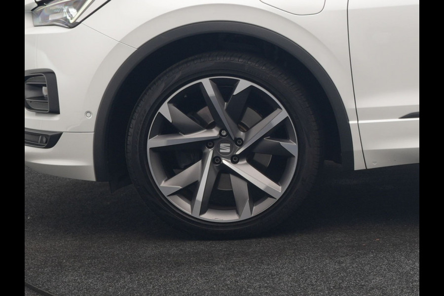Seat Tarraco 1.4 TSI e-Hybrid FR PHEV 245pk Dealer O.H | Trekhaak Af Fabriek | Panodak | 360 Camera | Adaptive Cruise | Sportstoelen Memory & Verwarmd | BLIS | Apple Carplay | Travel Assist | Keyless | Navigatie | Virtual | DAB | 20" L.M | Plug In Hybrid |