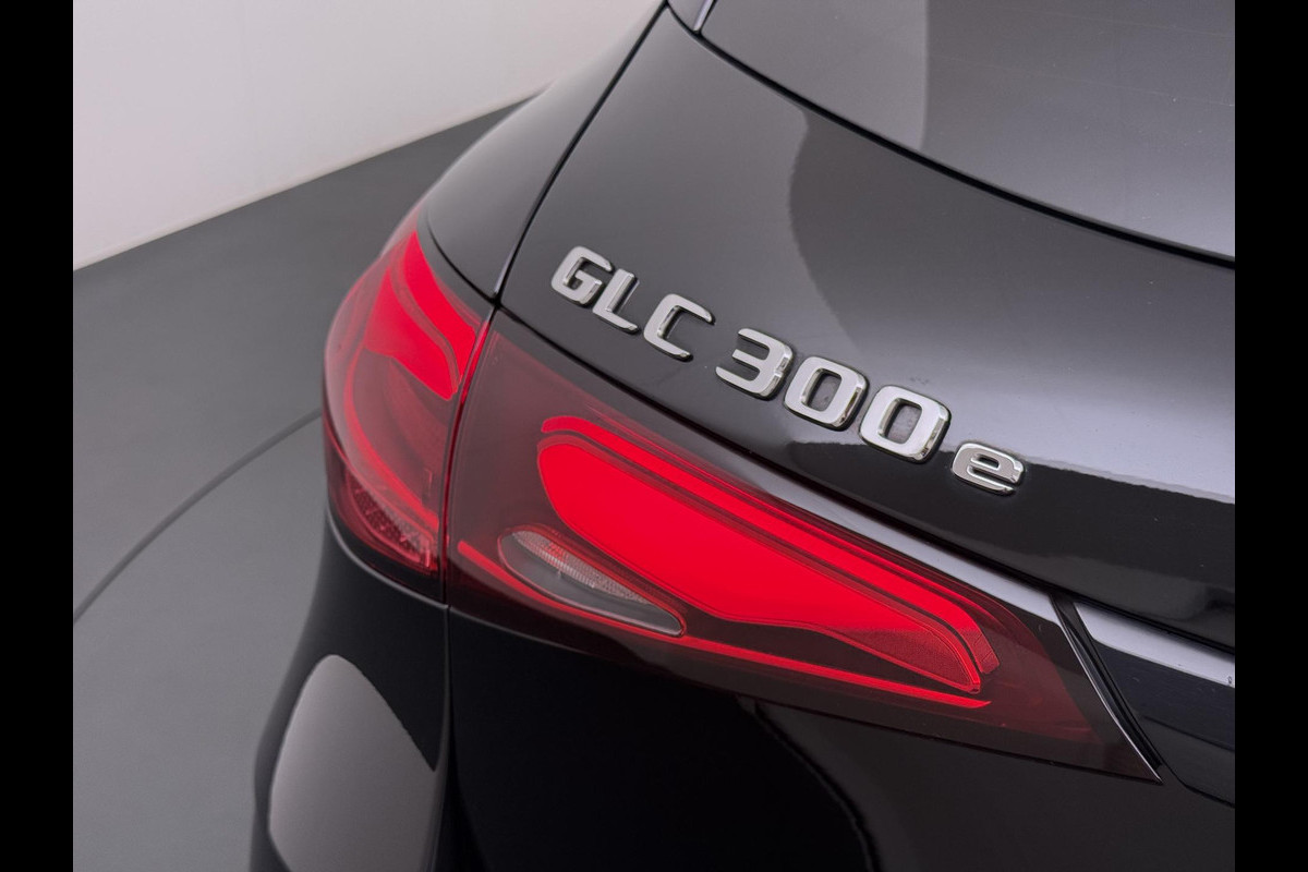 Mercedes-Benz GLC 300e 4MATIC AMG Line SOH 98% | SUPER COMPLEET| MEMORY STOELEN| BURMESTER 3D AUDIO |DIGITAL LIGHT| 360 CAMERA| ELEKTRISCHE ACHTERKLEP| ADAPTIEVE CRUISE CONTROL| DODE HOEK| CARPLAY| SFEERVERLICHTING