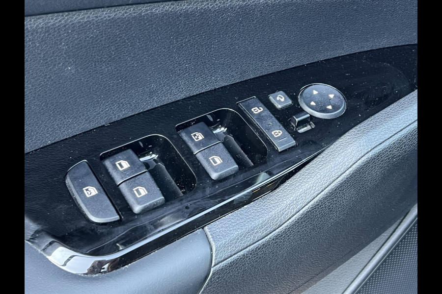 Kia Sportage 1.6 T-GDi MHEV 150PK DynamicLine Automaat | Stoel + Stuurverwarming, Parkeersensoren, Apple CarPlay/Android Auto, 1650KG Trekgew
