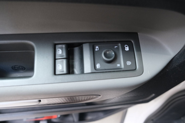 Volkswagen ID. Buzz Cargo 77 kWh SOH 94% - Airco, Cruise, Virtual display, 2x Schuifdeur, PDC, Navi, Trekhaak.