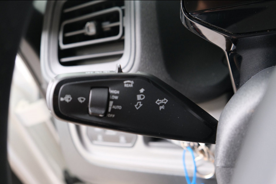 Volkswagen ID. Buzz Cargo 77 kWh SOH 94% - Airco, Cruise, Virtual display, 2x Schuifdeur, PDC, Navi, Trekhaak.