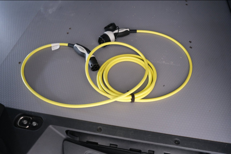 Volkswagen ID. Buzz Cargo 77 kWh SOH 94% - Airco, Cruise, Virtual display, 2x Schuifdeur, PDC, Navi, Trekhaak.