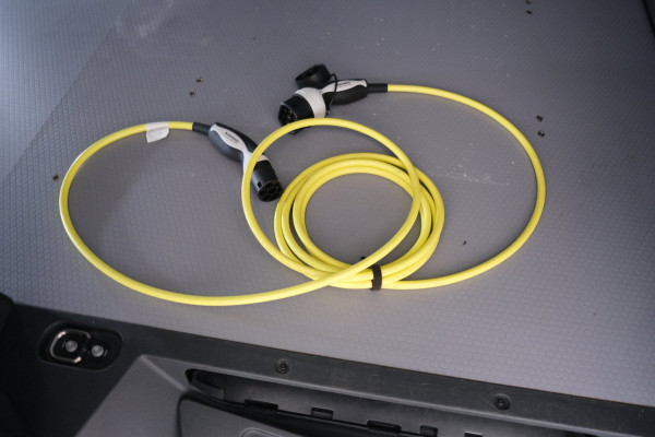 Volkswagen ID. Buzz Cargo 77 kWh SOH 94% - Airco, Cruise, Virtual display, 2x Schuifdeur, PDC, Navi, Trekhaak.