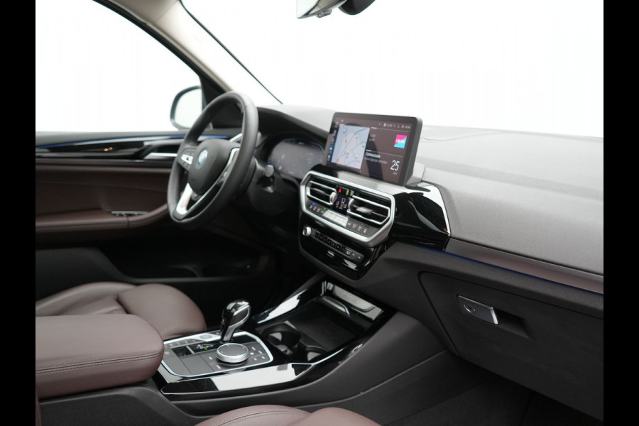 BMW X3 xDrive30e High Executive SOH 92.3% 293pk Dealer O.H | Trekhaak Af Fabriek | Panodak | Head Up | 360 Camera | Laser LED | Hifi Audio | Lederen Sportstoelen Memory & Ventilatie | Keyless | Apple Carplay | Stuur & Stoelen Verwarmd | Cruise Control | Navigatie | Virtual | DAB | 18" L.M | Plug In Hybrid |