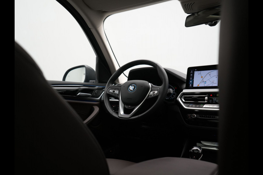 BMW X3 xDrive30e High Executive SOH 92.3% 293pk Dealer O.H | Trekhaak Af Fabriek | Panodak | Head Up | 360 Camera | Laser LED | Hifi Audio | Lederen Sportstoelen Memory & Ventilatie | Keyless | Apple Carplay | Stuur & Stoelen Verwarmd | Cruise Control | Navigatie | Virtual | DAB | 18" L.M | Plug In Hybrid |