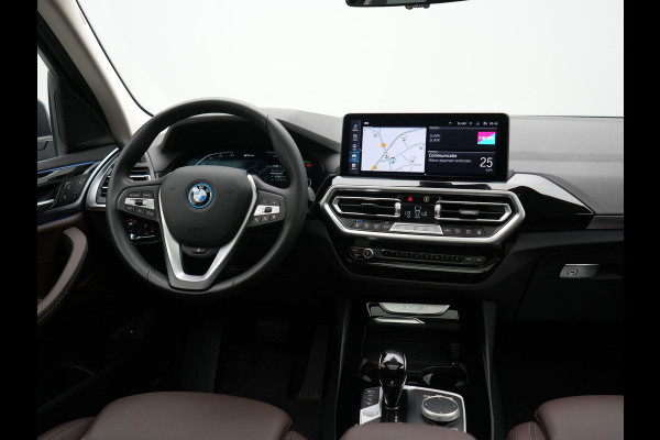 BMW X3 xDrive30e High Executive SOH 92.3% 293pk Dealer O.H | Trekhaak Af Fabriek | Panodak | Head Up | 360 Camera | Laser LED | Hifi Audio | Lederen Sportstoelen Memory & Ventilatie | Keyless | Apple Carplay | Stuur & Stoelen Verwarmd | Cruise Control | Navigatie | Virtual | DAB | 18" L.M | Plug In Hybrid |