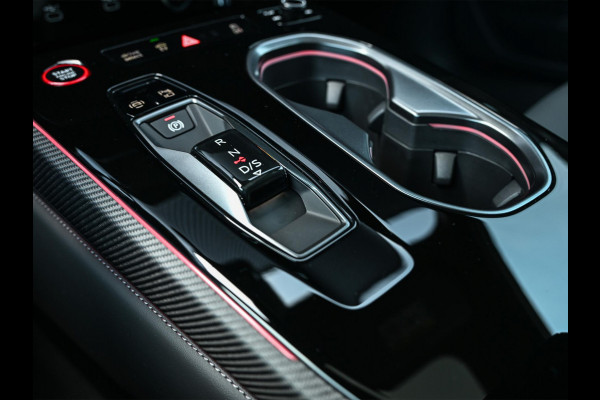 Audi A6 Avant 2.0 e-hybrid quattro S edition Competition | 5 Jaar garantie | Achterasbesturing | B&O | Carbon inleg | Stoelventilatie en Massage | Luchtvering | Panoramadak | Soft close | Keyless | Head-up | 360 camera | Passagiers Display |