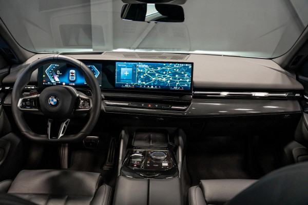 BMW 5 Serie Touring 540d xDrive *M-Sport Pro / Panorama / Harman-Kardon / HUD / Surround-view*