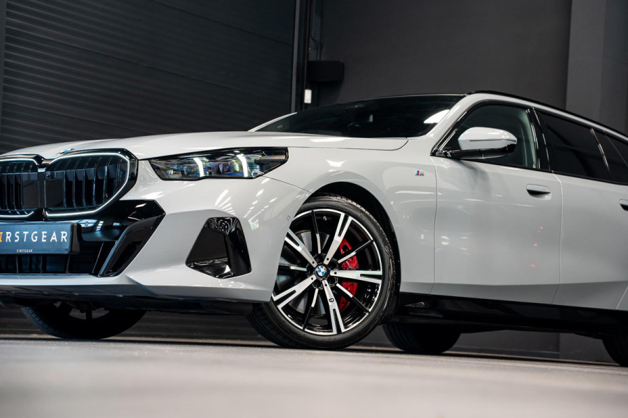 BMW 5 Serie Touring 540d xDrive *M-Sport Pro / Panorama / Harman-Kardon / HUD / Surround-view*