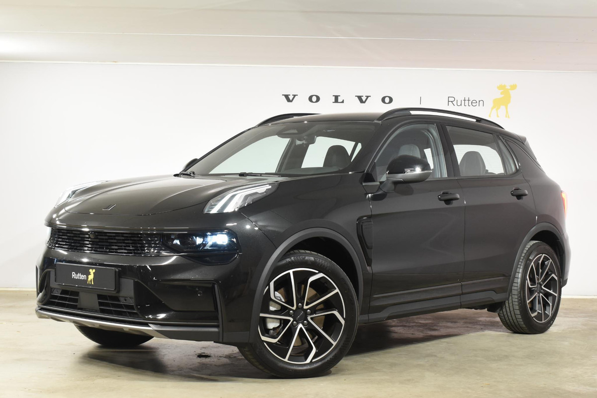 Lynk & Co 01 276PK Automaat Core / Adaptieve cruise control / Stoel - en stuurwielverwarming / Parkeersensoren met camera / Apple carplay / Trekhaak / Metallic lak / 19" lichtmetalen velgen