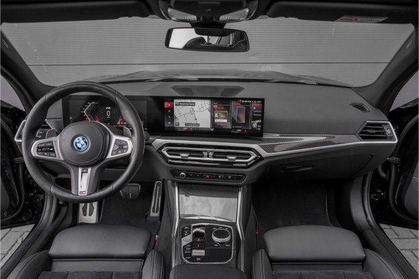 BMW 3 Serie Touring 330e M-Sport Pano ACC Trekhaak Memory 19"