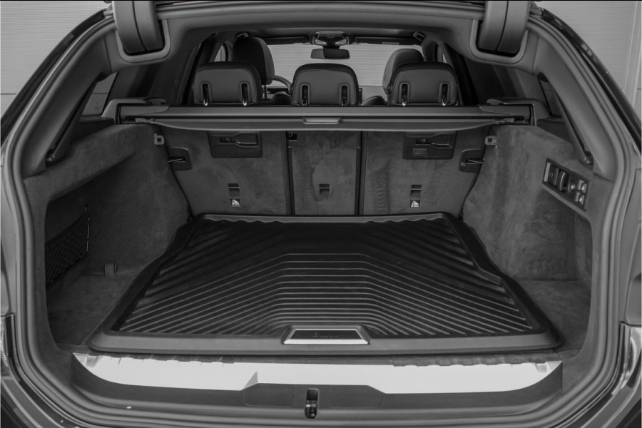 BMW 3 Serie Touring 330e M-Sport Pano ACC Trekhaak Memory 19"