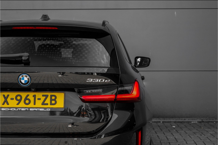 BMW 3 Serie Touring 330e M-Sport Pano ACC Trekhaak Memory 19"