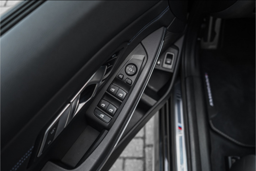 BMW 3 Serie Touring 330e M-Sport Pano ACC Trekhaak Memory 19"